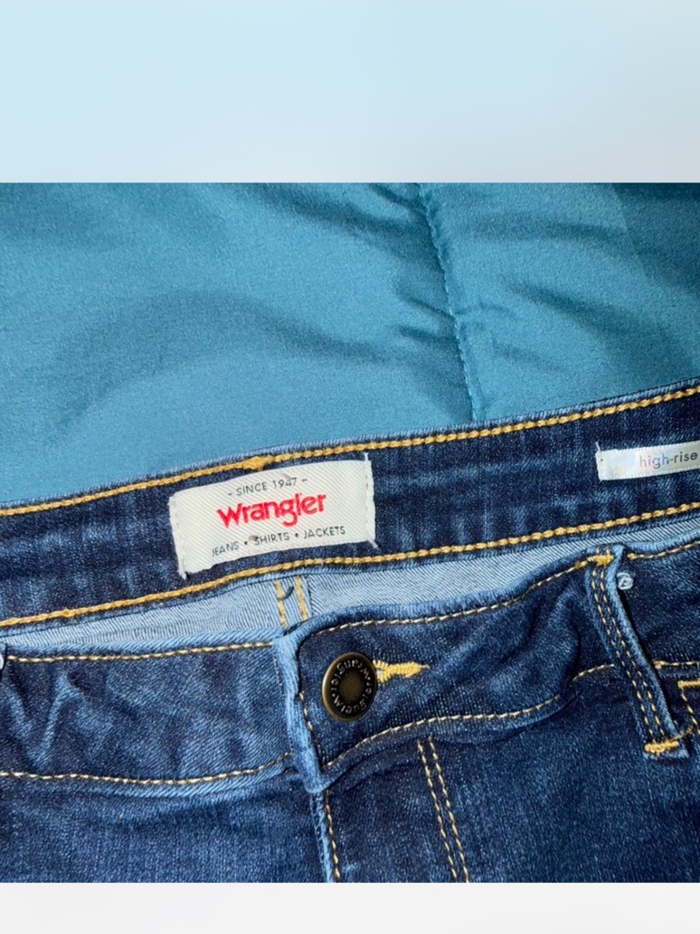 NWOT! Wrangler High-Rise Jeans in Deep Indigo Blue